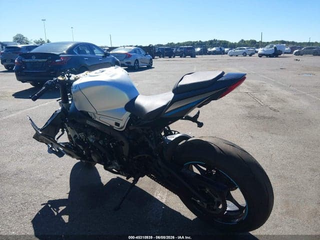 2025 SUZUKI GSX-R1000 3
