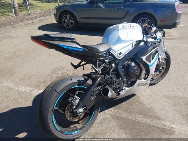 2025 SUZUKI GSX-R1000 4