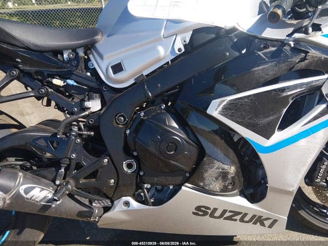 2025 SUZUKI GSX-R1000 8
