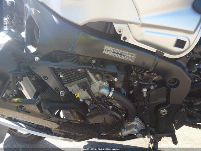 2025 SUZUKI GSX-R1000 9
