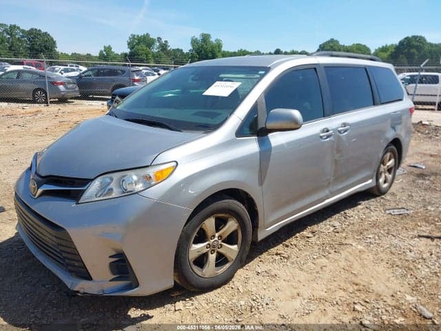2018 TOYOTA SIENNA LE 8 PASSENGER 2