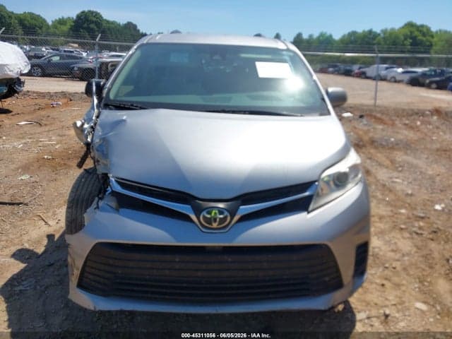 2018 TOYOTA SIENNA LE 8 PASSENGER 12