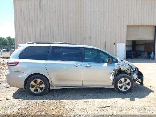 2018 TOYOTA SIENNA LE 8 PASSENGER 13