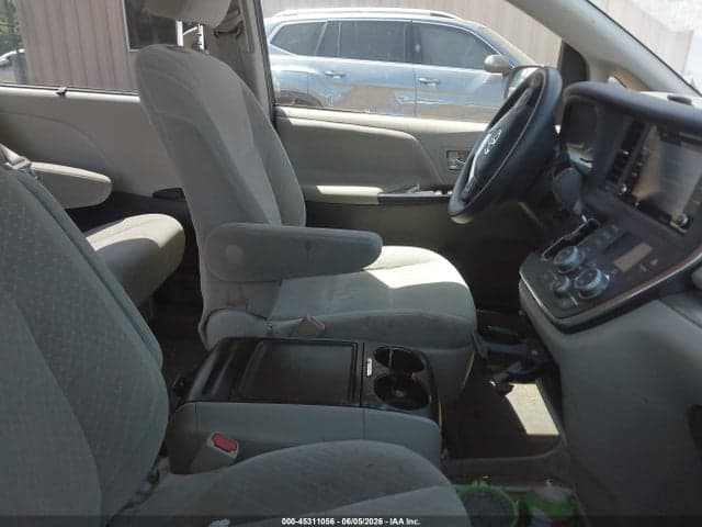 2018 TOYOTA SIENNA LE 8 PASSENGER 5