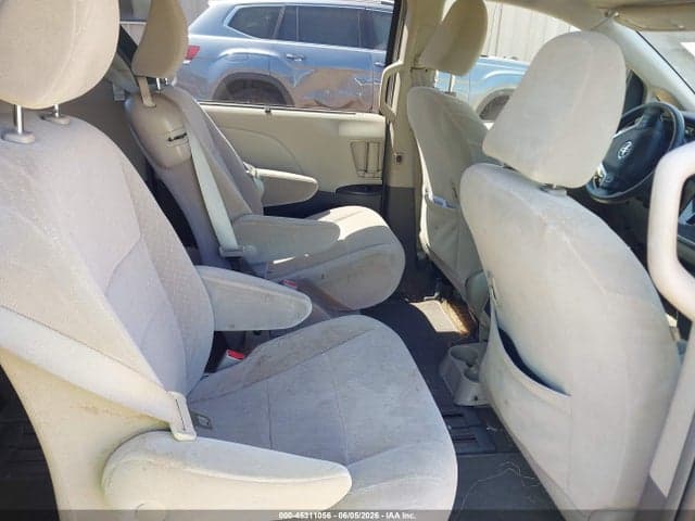 2018 TOYOTA SIENNA LE 8 PASSENGER 8
