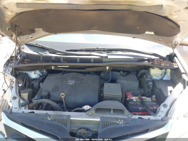 2018 TOYOTA SIENNA LE 8 PASSENGER 10