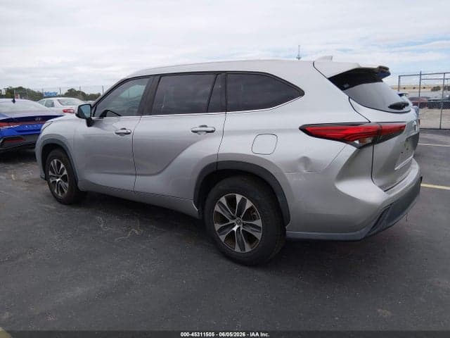 2020 TOYOTA HIGHLANDER XLE 3