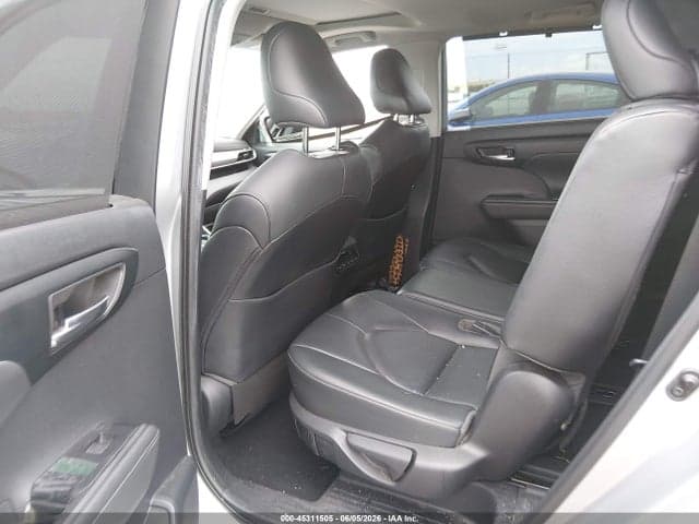 2020 TOYOTA HIGHLANDER XLE 8