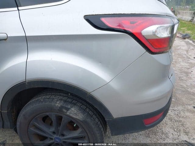 2017 FORD ESCAPE SE 6