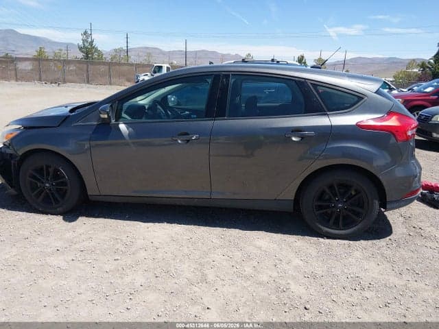 2017 FORD FOCUS SE 13