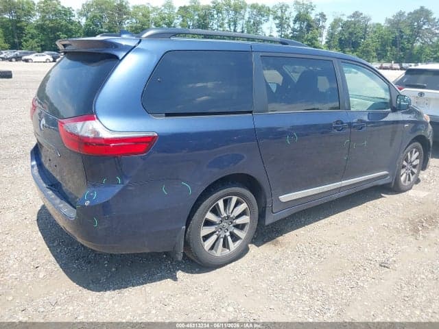 2020 TOYOTA SIENNA LE 4