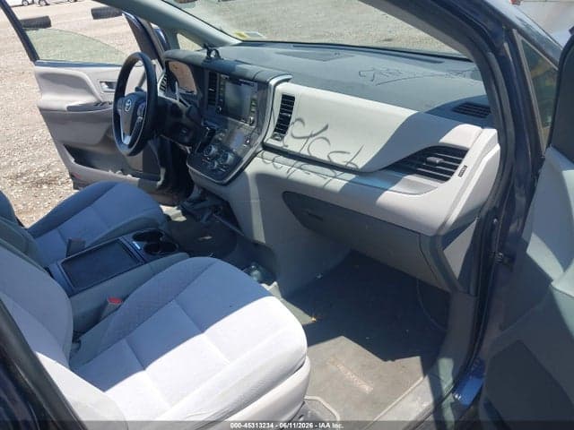 2020 TOYOTA SIENNA LE 5