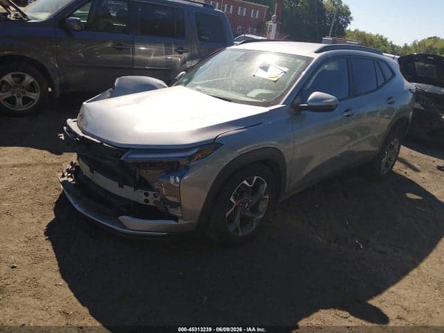2025 CHEVROLET TRAX FWD LT 2