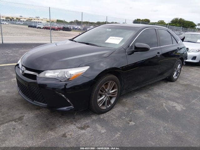 2017 TOYOTA CAMRY SE 2
