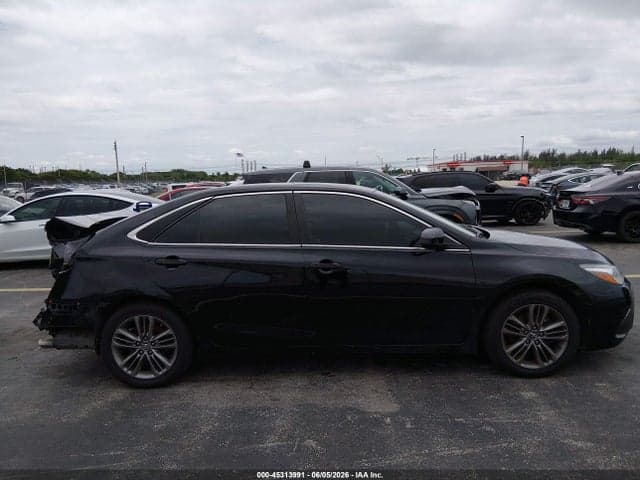 2017 TOYOTA CAMRY SE 14