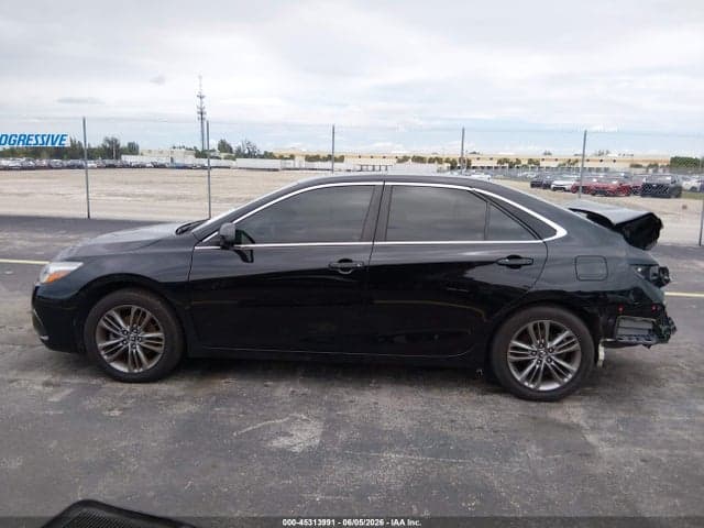 2017 TOYOTA CAMRY SE 15
