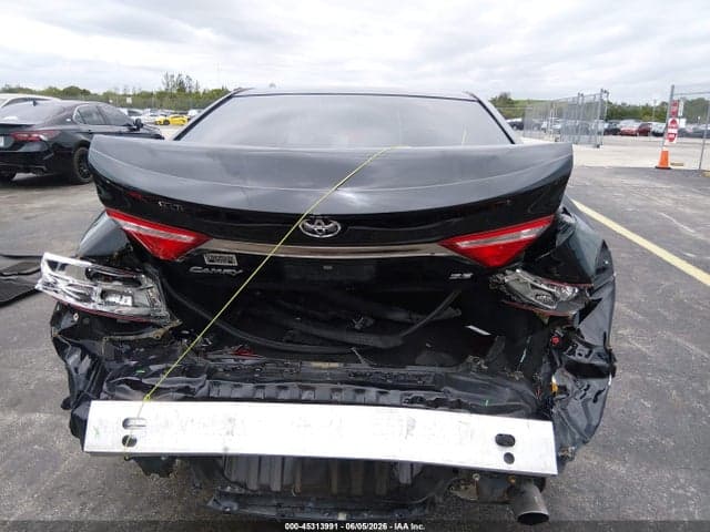 2017 TOYOTA CAMRY SE 17