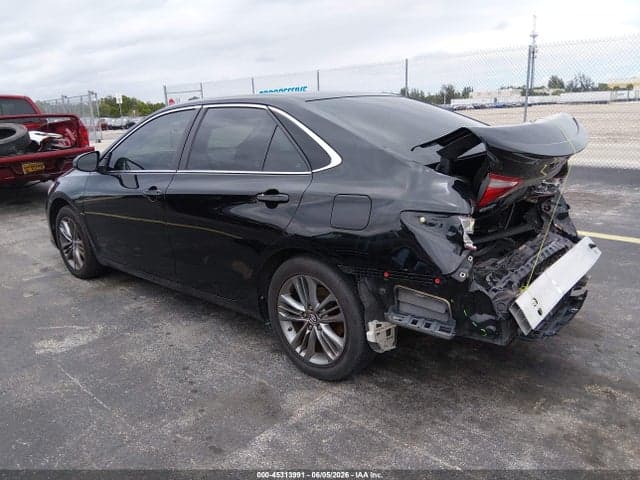 2017 TOYOTA CAMRY SE 3