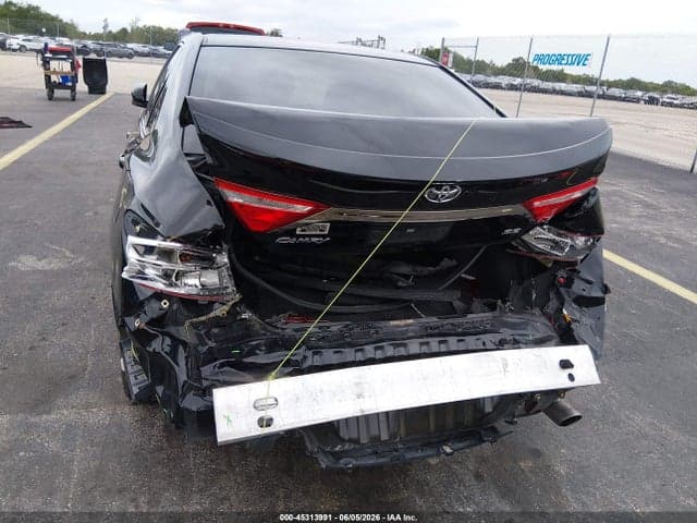 2017 TOYOTA CAMRY SE 6