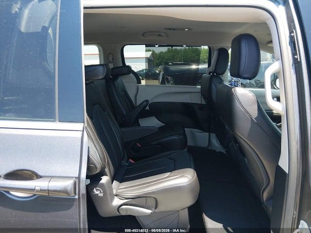 2023 CHRYSLER PACIFICA TOURING L 8