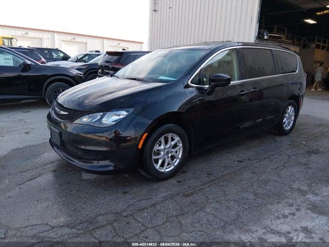 2022 CHRYSLER VOYAGER LX 2