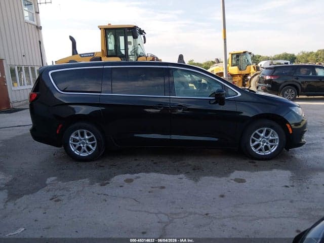 2022 CHRYSLER VOYAGER LX 18