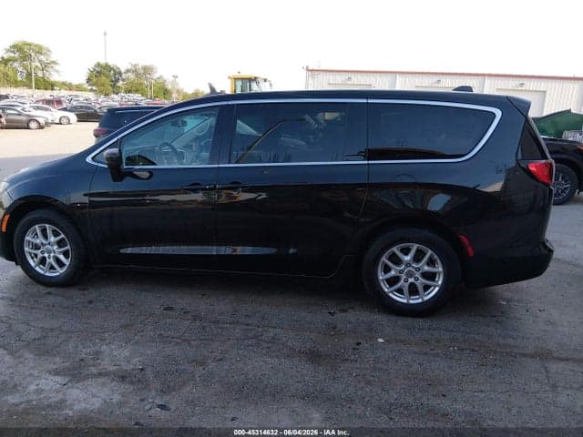2022 CHRYSLER VOYAGER LX 19