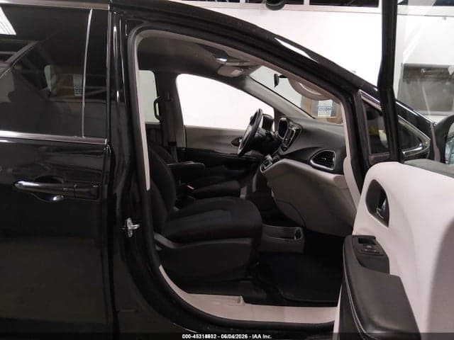 2022 CHRYSLER VOYAGER LX 5