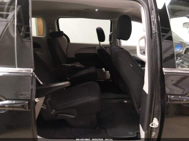 2022 CHRYSLER VOYAGER LX 8
