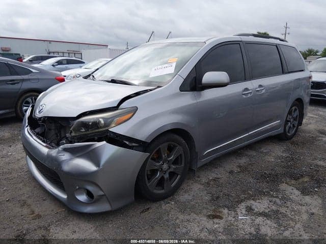 2017 TOYOTA SIENNA SE PREMIUM 8 PASSENGER 3