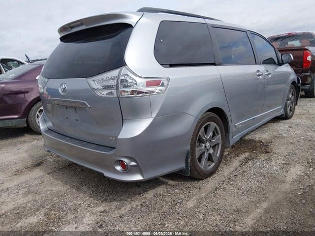 2017 TOYOTA SIENNA SE PREMIUM 8 PASSENGER 5