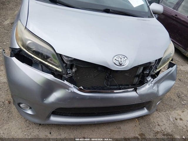 2017 TOYOTA SIENNA SE PREMIUM 8 PASSENGER 7