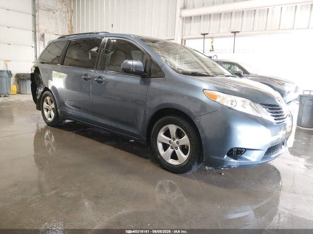2017 TOYOTA SIENNA LE 8 PASSENGER - 1