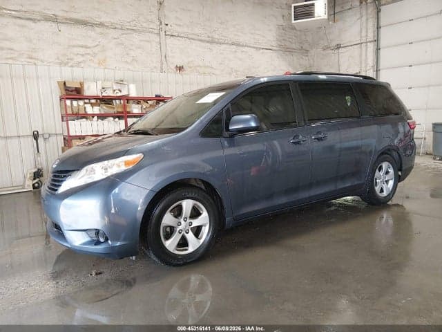 2017 TOYOTA SIENNA LE 8 PASSENGER 2
