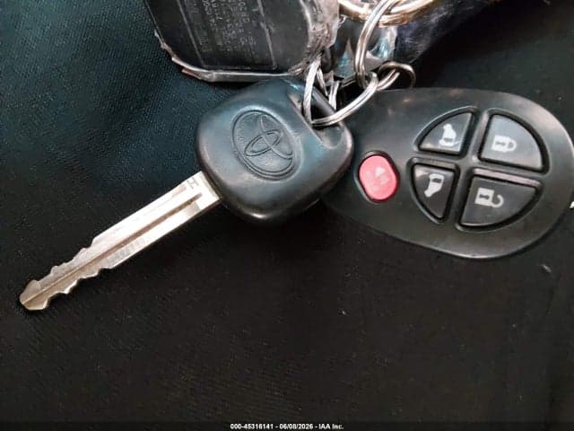 2017 TOYOTA SIENNA LE 8 PASSENGER 11
