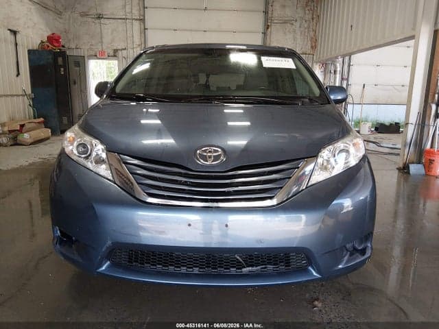 2017 TOYOTA SIENNA LE 8 PASSENGER 12