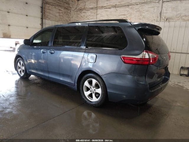 2017 TOYOTA SIENNA LE 8 PASSENGER 3