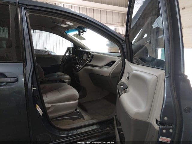 2017 TOYOTA SIENNA LE 8 PASSENGER 5