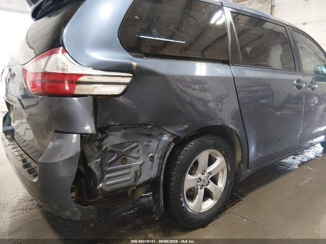 2017 TOYOTA SIENNA LE 8 PASSENGER 6