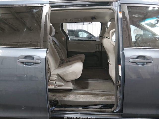 2017 TOYOTA SIENNA LE 8 PASSENGER 8