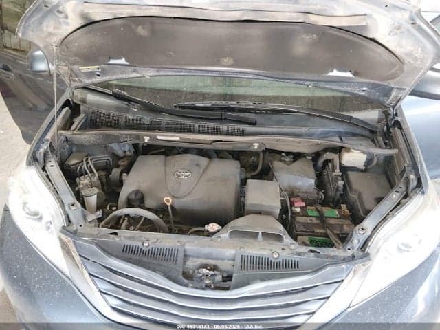 2017 TOYOTA SIENNA LE 8 PASSENGER 10