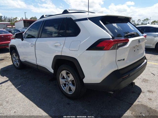 2020 TOYOTA RAV4 XLE 3
