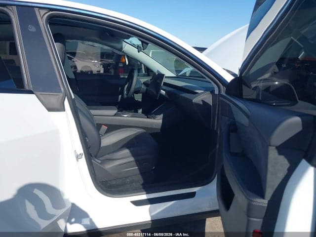 2026 TESLA MODEL Y 5