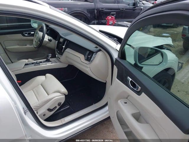 2020 VOLVO XC60 T5 5