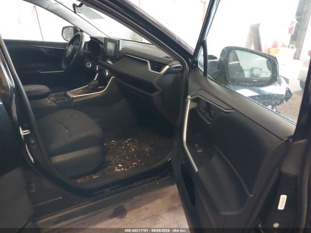 2019 TOYOTA RAV4 LE 5
