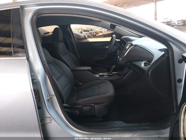 2017 CHEVROLET MALIBU 1LT 5