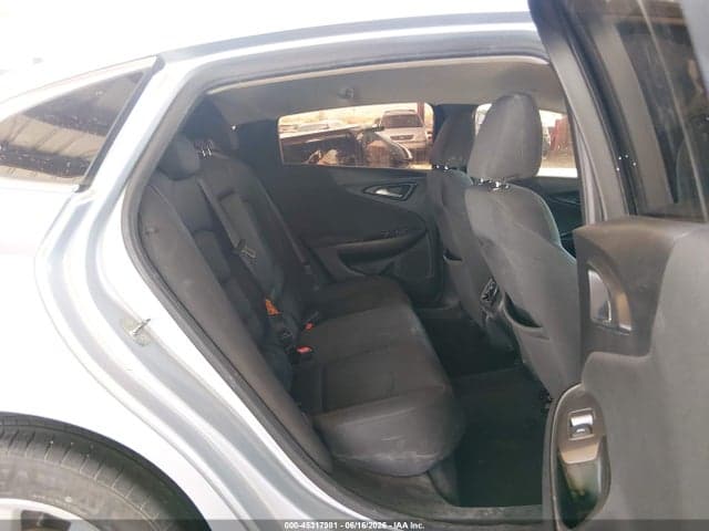 2017 CHEVROLET MALIBU 1LT 8