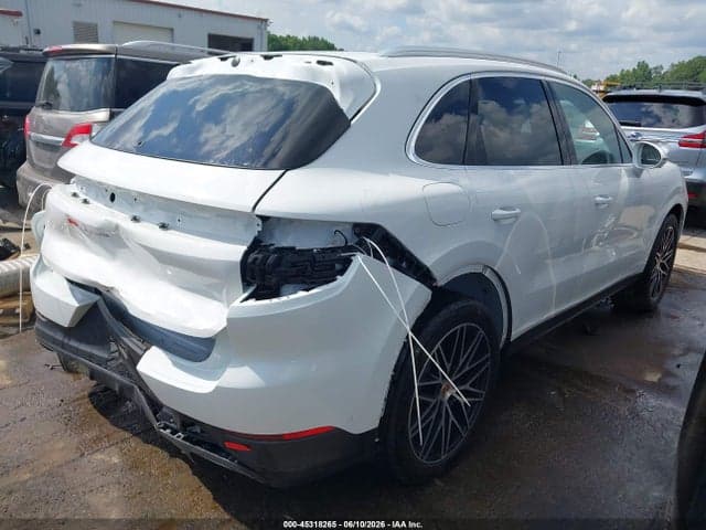 2024 PORSCHE CAYENNE 4
