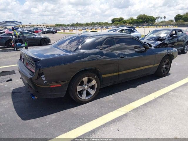 2018 DODGE CHALLENGER SXT 4