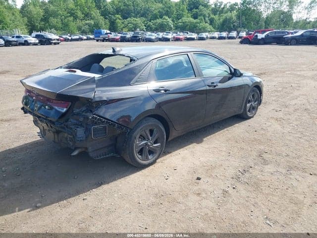 2023 HYUNDAI ELANTRA SEL 4